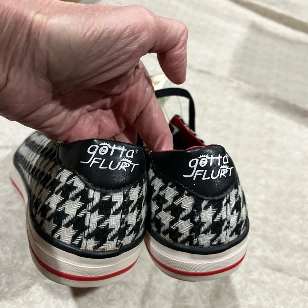 NWT Houndstooth Black and White Women's Sneakers - Picture 3 of 8